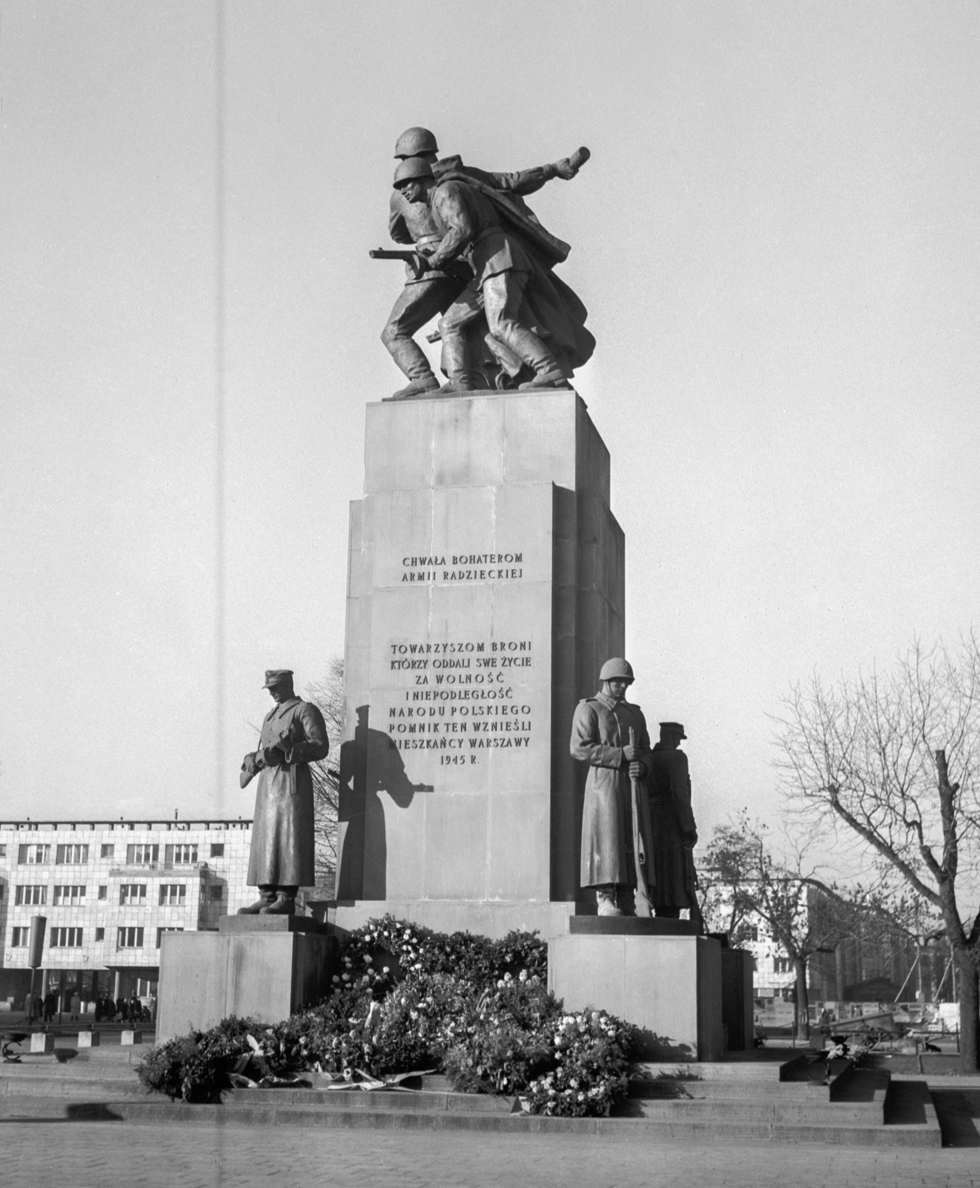 Установка памятника